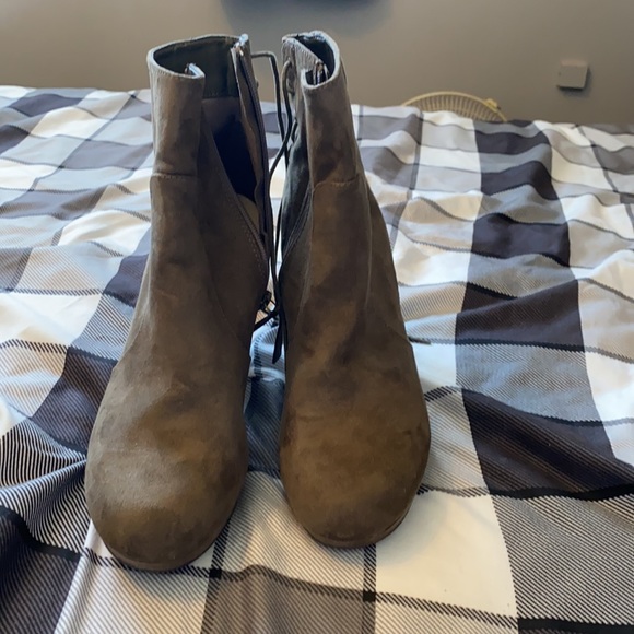 *SOLD* Heeled bootie - Picture 2 of 6